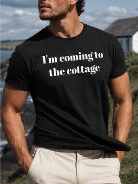 Men's Black Short-Sleeve Graphic Tee - I'm Coming to the Cottage